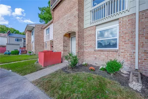 1323 Glyndon Dr, Virginia Beach, VA 23464