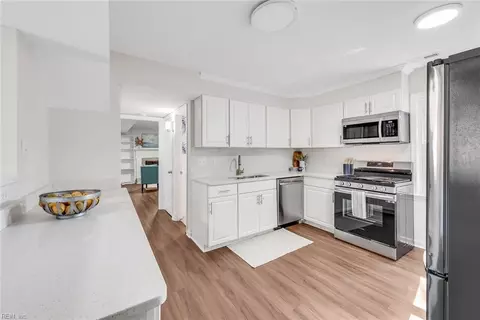 18 Alexander Dr, Hampton, VA 23664 photo 6