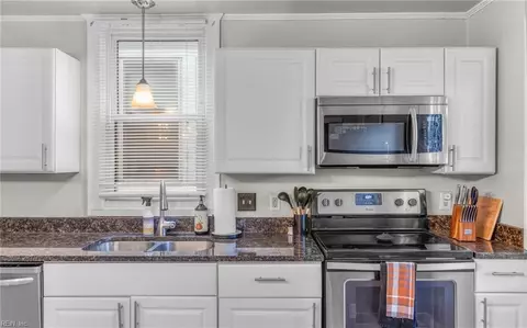 Kitchen - 117 Segar St, Hampton, VA 23663 photo 4 of 6