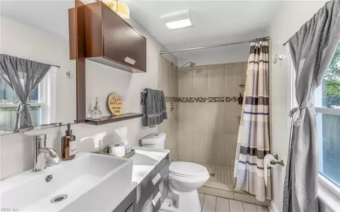 Bath - 117 Segar St, Hampton, VA 23663 photo 1 of 2