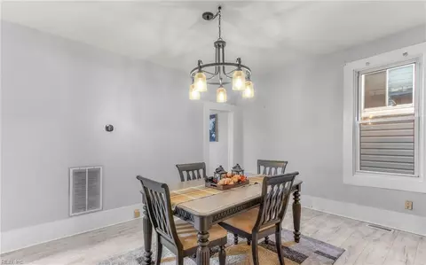Dining - 117 Segar St, Hampton, VA 23663 photo 2 of 4