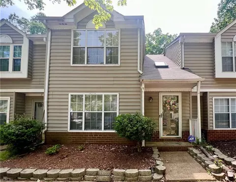 9 Hawthorn Pl, Hampton, VA 23666