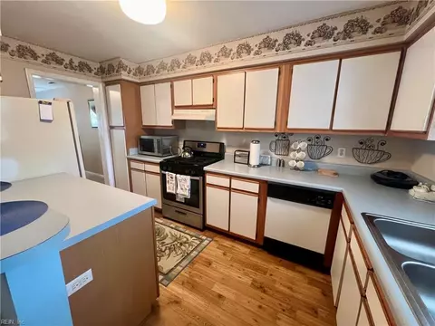 Kitchen - 9 Hawthorn Pl, Hampton, VA 23666 photo 2 of 3
