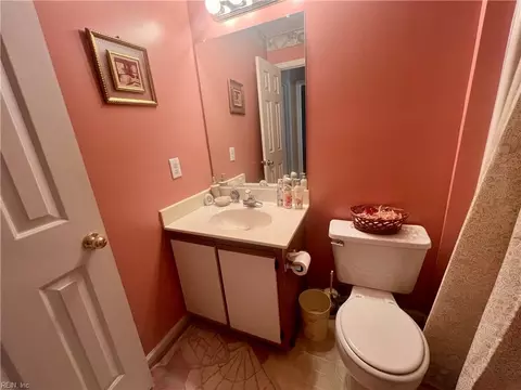 Bath - 9 Hawthorn Pl, Hampton, VA 23666 photo 6 of 6