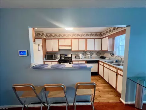 Kitchen - 9 Hawthorn Pl, Hampton, VA 23666 photo 1 of 3