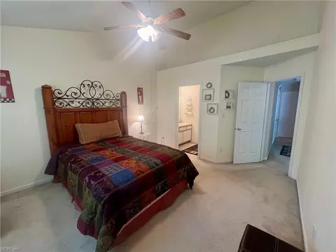 Bedroom - 9 Hawthorn Pl, Hampton, VA 23666 photo 1 of 2