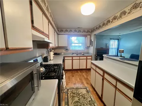 Kitchen - 9 Hawthorn Pl, Hampton, VA 23666 photo 3 of 3