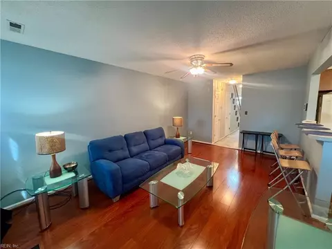Living - 9 Hawthorn Pl, Hampton, VA 23666 photo 3 of 4