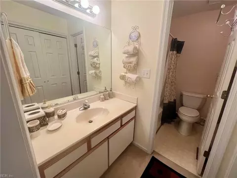 Bath - 9 Hawthorn Pl, Hampton, VA 23666 photo 3 of 6