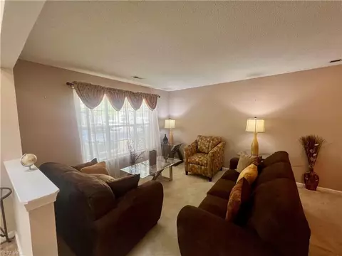 Living - 9 Hawthorn Pl, Hampton, VA 23666 photo 1 of 4