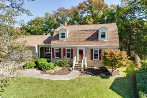 704 Earl Of Warwick Ct, Virginia Beach, VA 23454