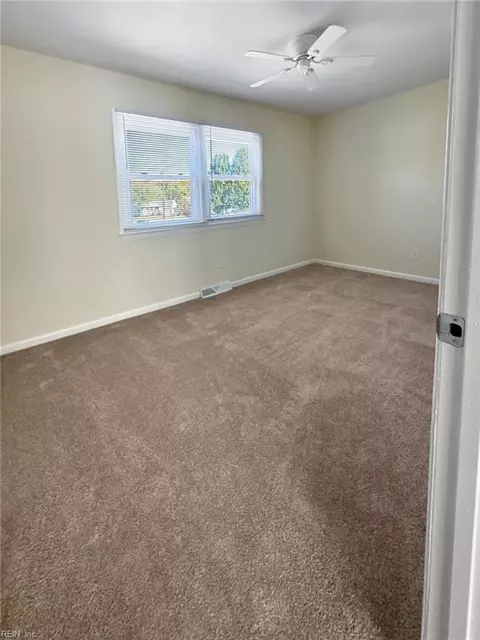 Bedroom - 7 Olga Ct, Hampton, VA 23669 photo 4 of 6