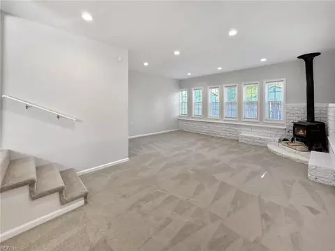 Living - 7 Olga Ct, Hampton, VA 23669 photo 3 of 3