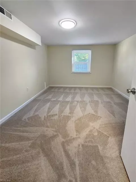 Bedroom - 7 Olga Ct, Hampton, VA 23669 photo 1 of 6