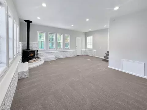 Living - 7 Olga Ct, Hampton, VA 23669 photo 1 of 3