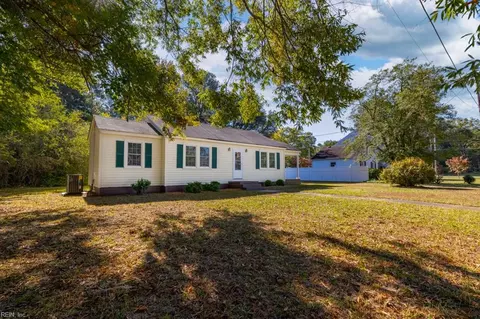 26246 Moreland St, Courtland, VA 23837