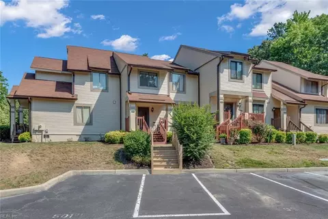 230 Bridgewater Dr, Newport News, VA 23603