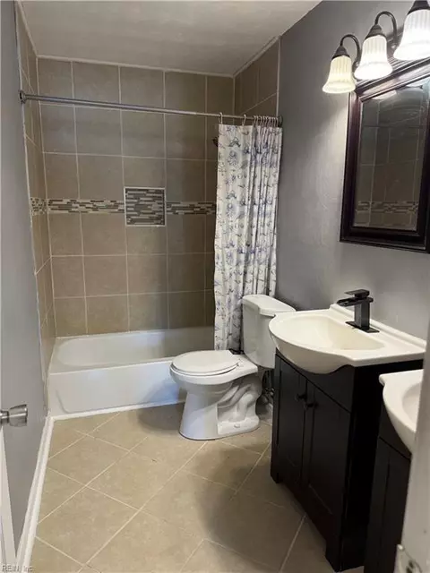 Bath - 53 Lacrosse St, Hampton, VA 23663 photo 1 of 4
