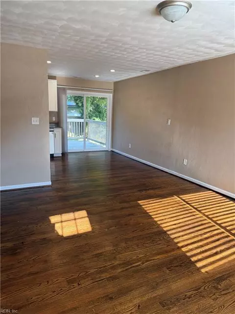 Living - 53 Lacrosse St, Hampton, VA 23663 photo 1 of 2