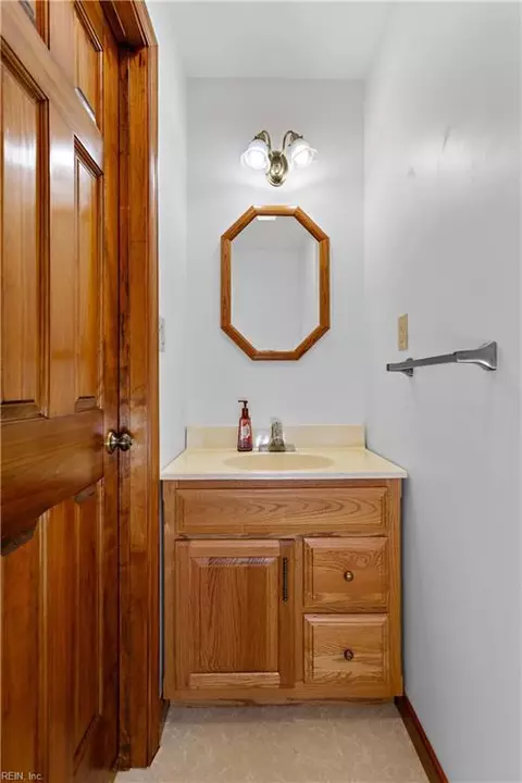 719 Macon Rd, Hampton, VA 23666 photo 12