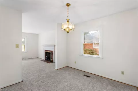 719 Macon Rd, Hampton, VA 23666 photo 9