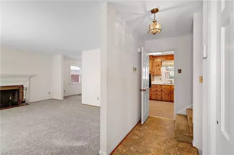 719 Macon Rd, Hampton, VA 23666 photo 4