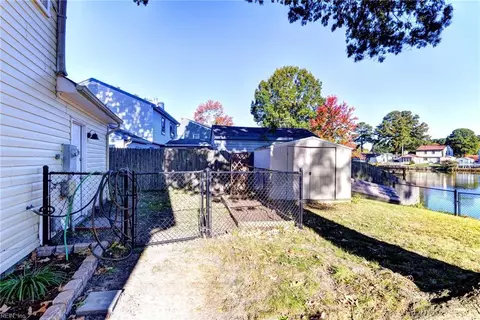 Exterior - 160 Fairmont Dr, Hampton, VA 23666 photo 4 of 7