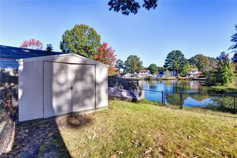 Exterior - 160 Fairmont Dr, Hampton, VA 23666 photo 6 of 7