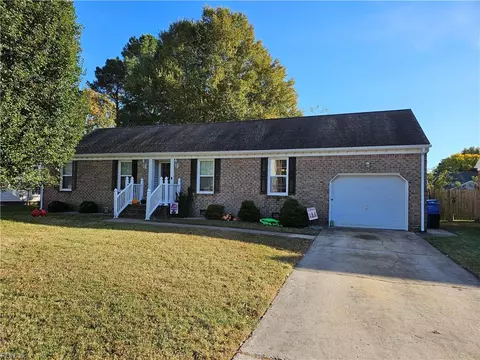 921 Red Bay Ln, Chesapeake, VA 23322
