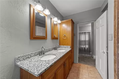 Bath - 829 Brandon Ave, Norfolk, VA 23517 photo 3 of 3
