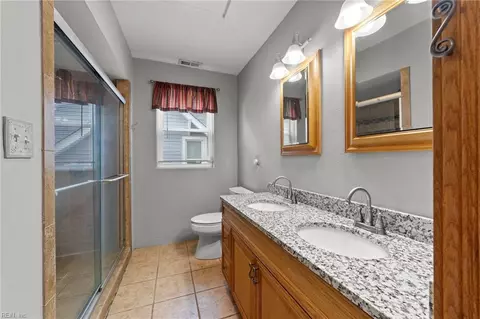 Bath - 829 Brandon Ave, Norfolk, VA 23517 photo 2 of 3