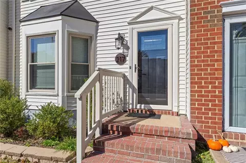 217 Mannings Ln, Virginia Beach, VA 23462