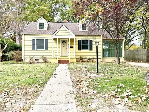 18 Green Oaks Rd, Newport News, VA 23601