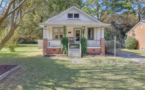 1407 Hawthorne Dr, Chesapeake, VA 23325