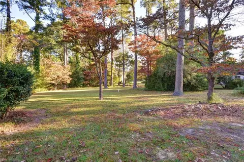 Exterior - 400 Meadow Ln, Franklin, VA 23851 photo 13 of 18