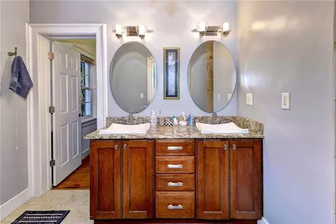 Bath - 400 Meadow Ln, Franklin, VA 23851 photo 3 of 4