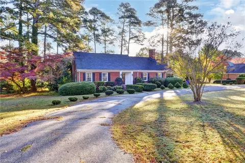 Exterior - 400 Meadow Ln, Franklin, VA 23851 photo 2 of 18
