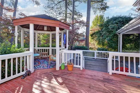 Exterior - 400 Meadow Ln, Franklin, VA 23851 photo 10 of 18