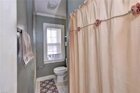 Bath - 400 Meadow Ln, Franklin, VA 23851 photo 1 of 4