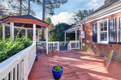 Exterior - 400 Meadow Ln, Franklin, VA 23851 photo 9 of 18