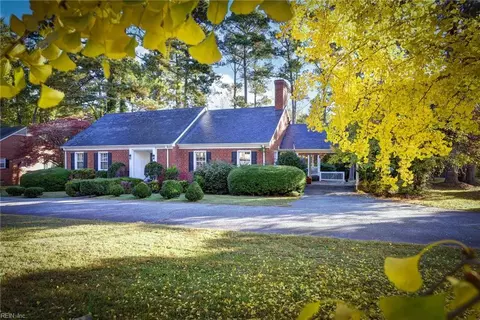 Exterior - 400 Meadow Ln, Franklin, VA 23851 photo 3 of 18