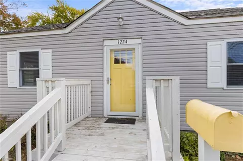 Exterior - 1224 N Mallory St, Hampton, VA 23663 photo 3 of 4