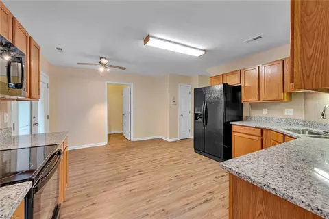 44 Locksley Dr, Hampton, VA 23666 photo 10