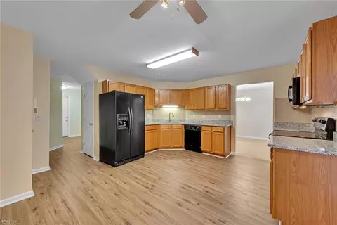44 Locksley Dr, Hampton, VA 23666 photo 13