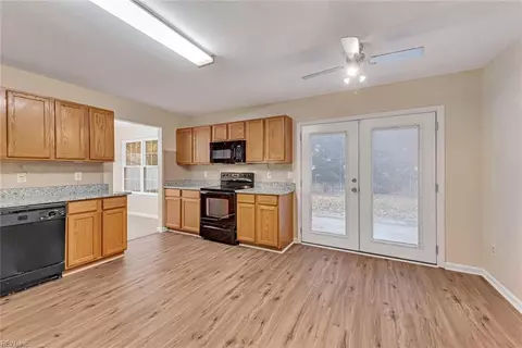 44 Locksley Dr, Hampton, VA 23666 photo 12