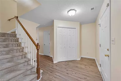 44 Locksley Dr, Hampton, VA 23666 photo 4
