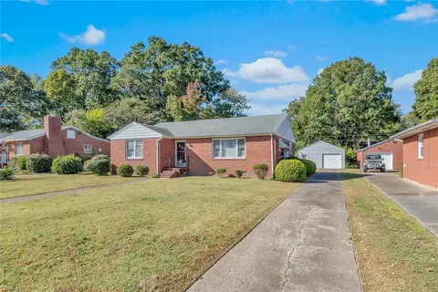 44 Greenwood Rd, Newport News, VA 23601