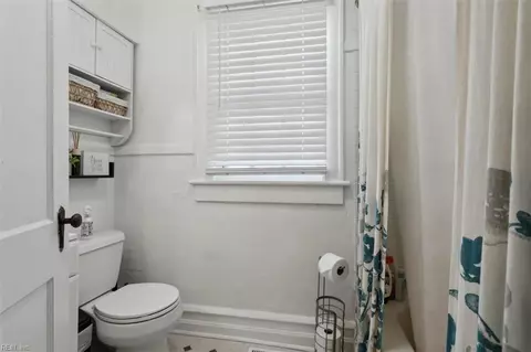 Bath - 368 Brightwood Ave, Hampton, VA 23661 photo 2 of 2
