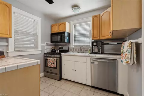Kitchen - 368 Brightwood Ave, Hampton, VA 23661 photo 1 of 2