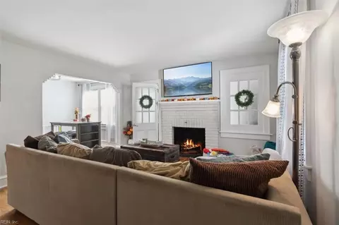 Living - 368 Brightwood Ave, Hampton, VA 23661 photo 1 of 1